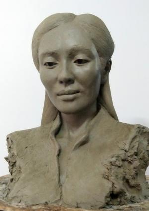 Retrato escultórico de Jin Ling frente